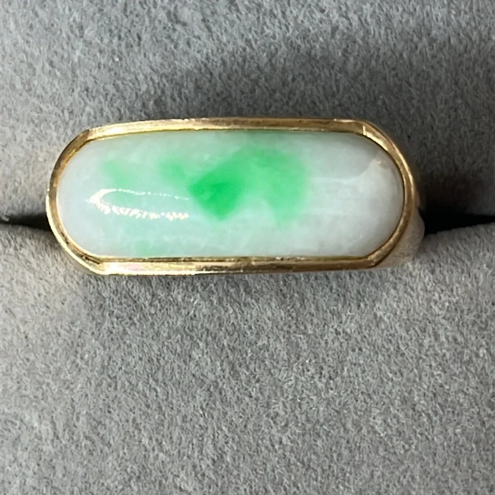 VINTAGE 14K GOLD JADE SADDLE RING